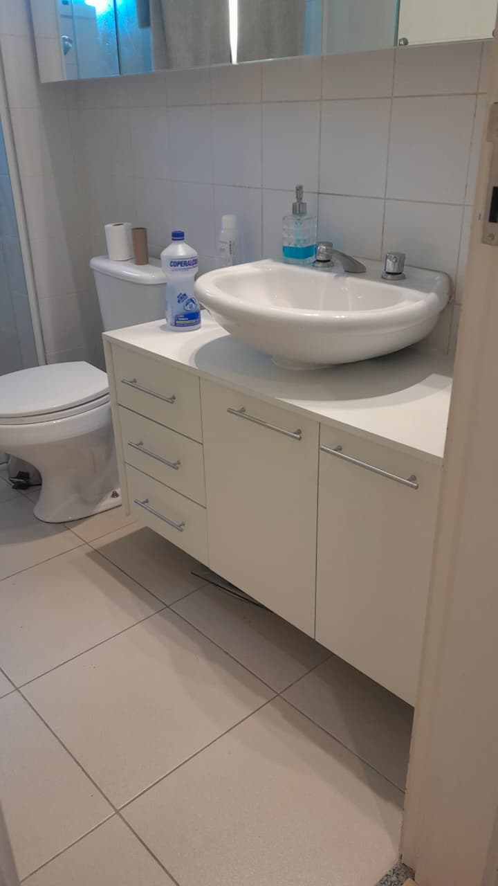 Armário Inferior do Banheiro